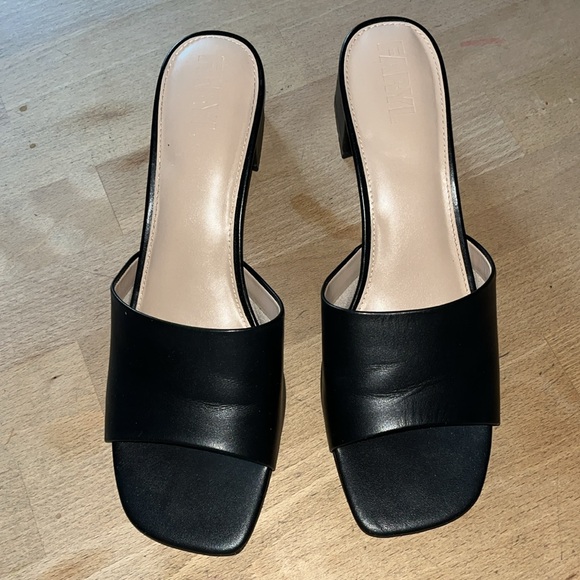 Leather Slides Like New - Picture 5 of 12